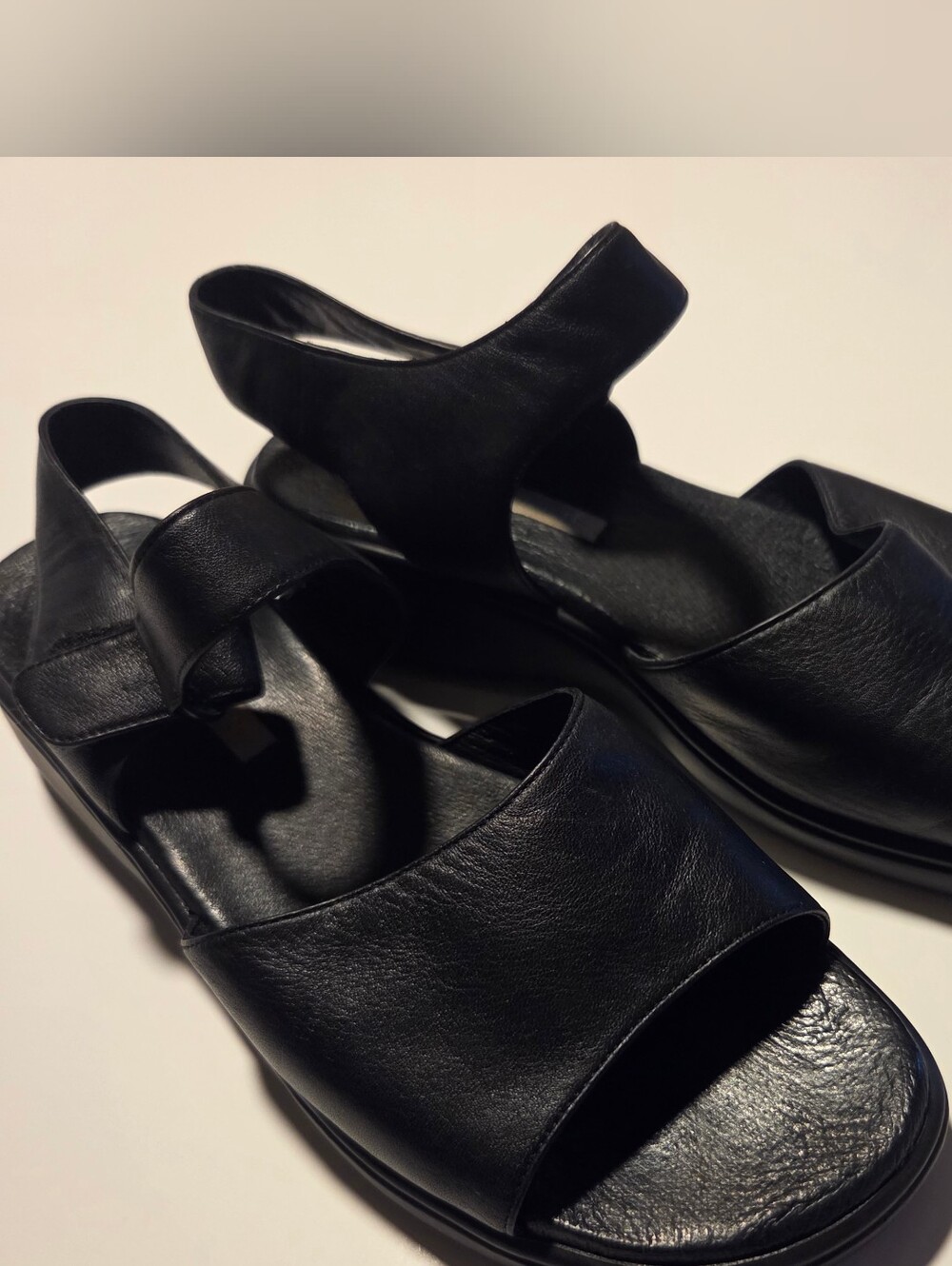 EASY SPIRIT BLACK LEATHER SANDALS